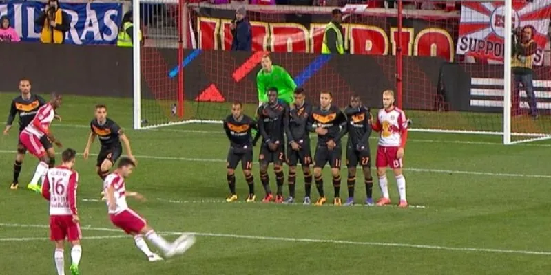 Khám phá chi tiết đá phạt bóng đá